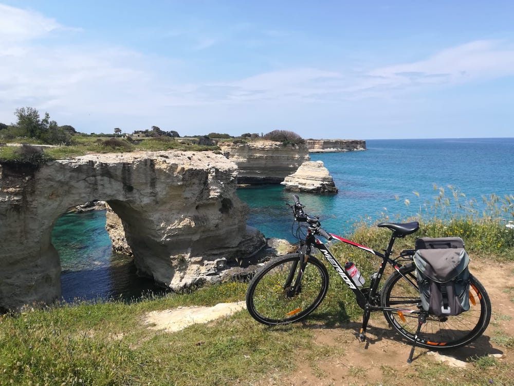 Kustweg in Salento, onderdeel van een fietsvakantie in Puglia