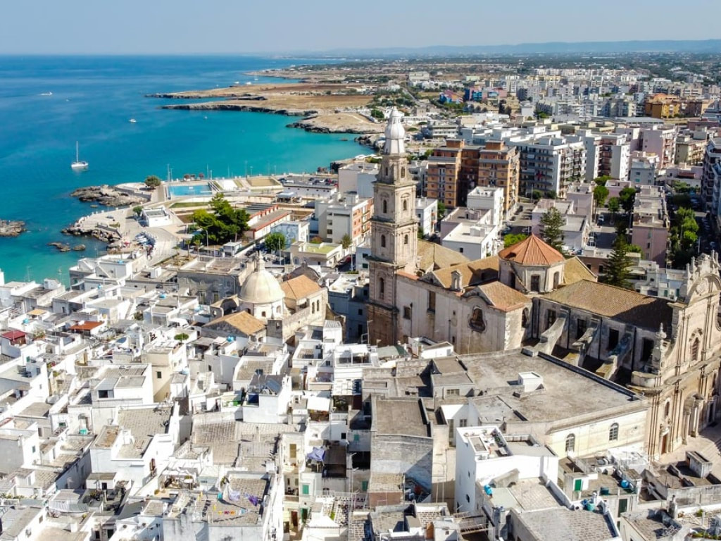 Monopoli, Puglia: de haven en het oude centrum
