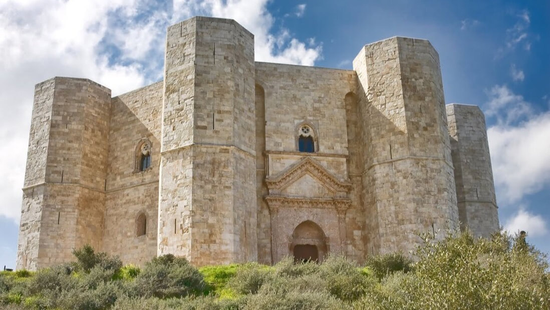 Castel del Monte, UNESCO-werelderfgoed, op zijn heuvel in de Alta Murgia