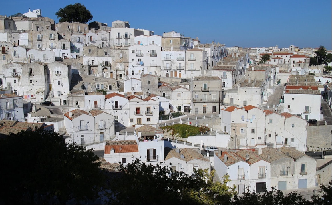 Uitzicht over Monte Sant'Angelo op het schiereiland Gargano